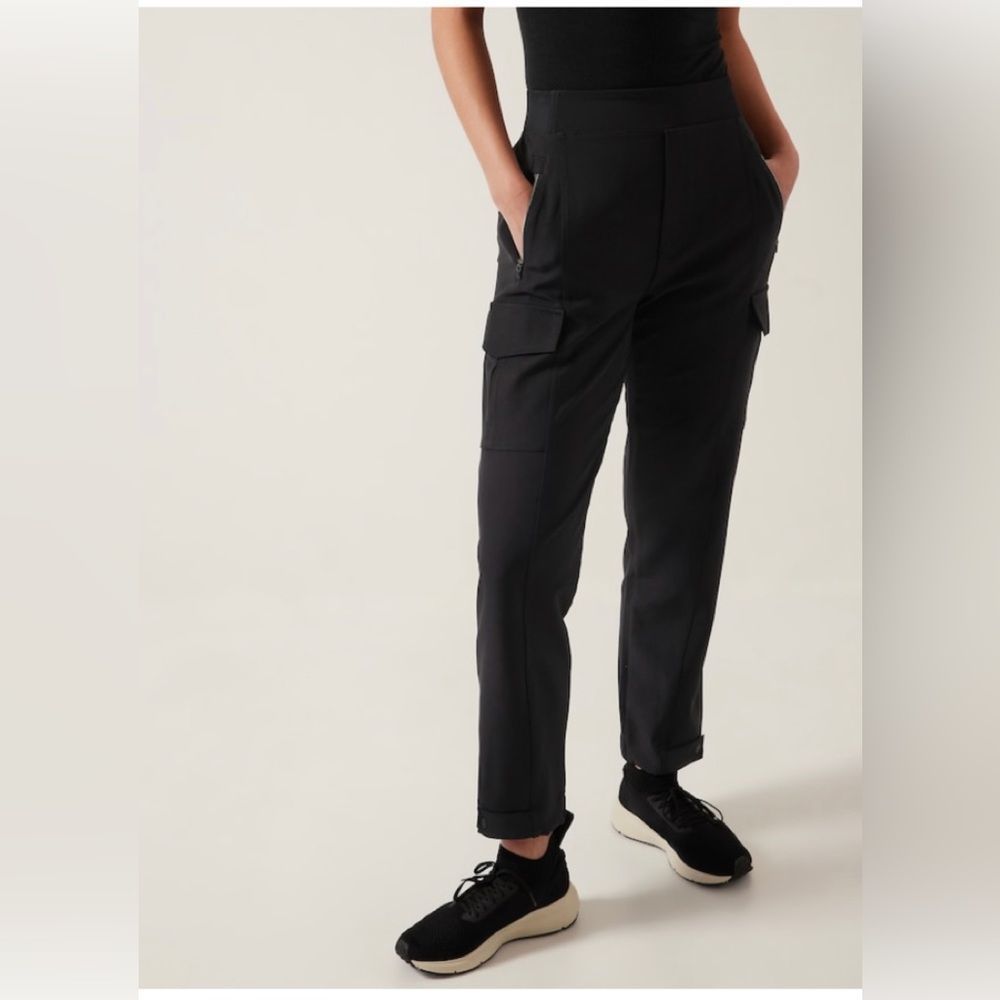 NWT Athleta Endless Cargo Pant. Black. Size  2